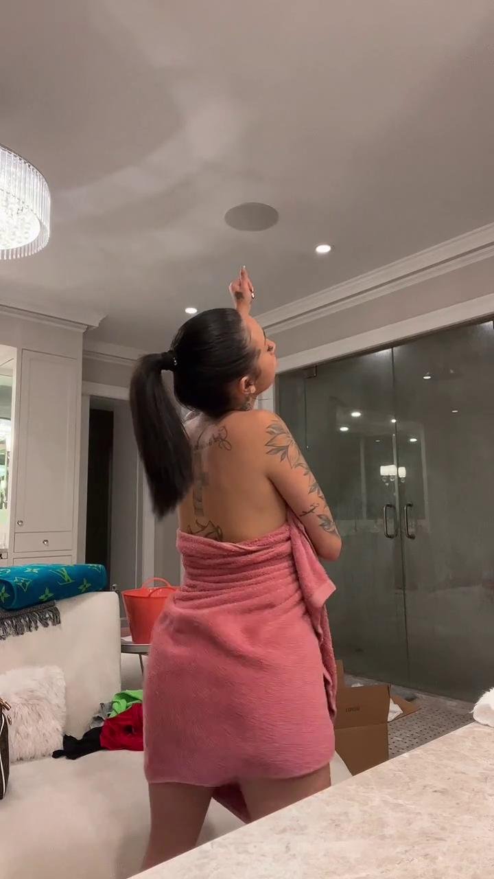 Bhad Bhabie Topless #L2y8gNGg