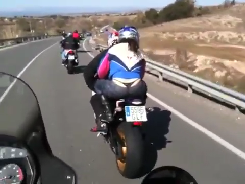 Calcinha fio dental aparecendo na moto #K0lsi8sH