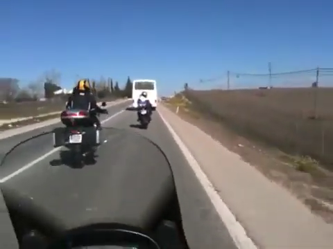 Calcinha fio dental aparecendo na moto #RbbQTdz5