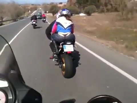 Calcinha fio dental aparecendo na moto #XfMcsADQ