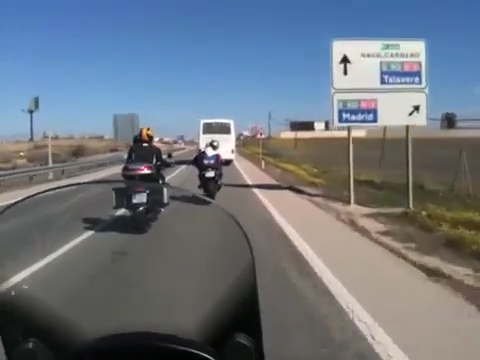 Calcinha fio dental aparecendo na moto #okLNwD4g